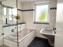 Bad Moderne Doppelhaush�lfte in TOP-Lage!