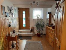 Diele 1.	Gro�z�giges Anwesen mit zwei H�usern, zwei Stra�enzug�ngen und Garage � Ideal f�r Familien