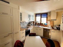 K�che 1.	Gro�z�giges Anwesen mit zwei H�usern, zwei Stra�enzug�ngen und Garage � Ideal f�r Familien