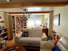 Wohnen 1.	Gro�z�giges Anwesen mit zwei H�usern, zwei Stra�enzug�ngen und Garage � Ideal f�r Familien