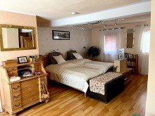 Schlafen 1.	Gro�z�giges Anwesen mit zwei H�usern, zwei Stra�enzug�ngen und Garage � Ideal f�r Familien