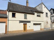 Ansicht Jahnstra�e 1 1.	Gro�z�giges Anwesen mit zwei H�usern, zwei Stra�enzug�ngen und Garage � Ideal f�r Familien